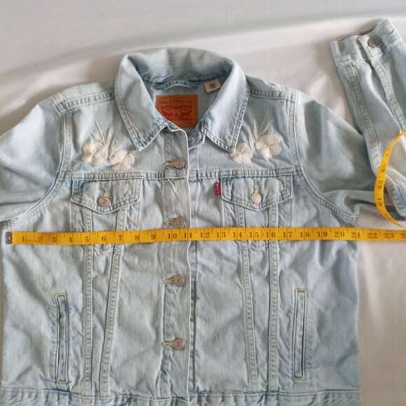 Levi's® light wash with floral embroidery Original Trucker Jacket Size XL - Picture 5 of 10